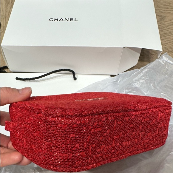CHANEL NWT tweed cosmetic bag. - Picture 5 of 9